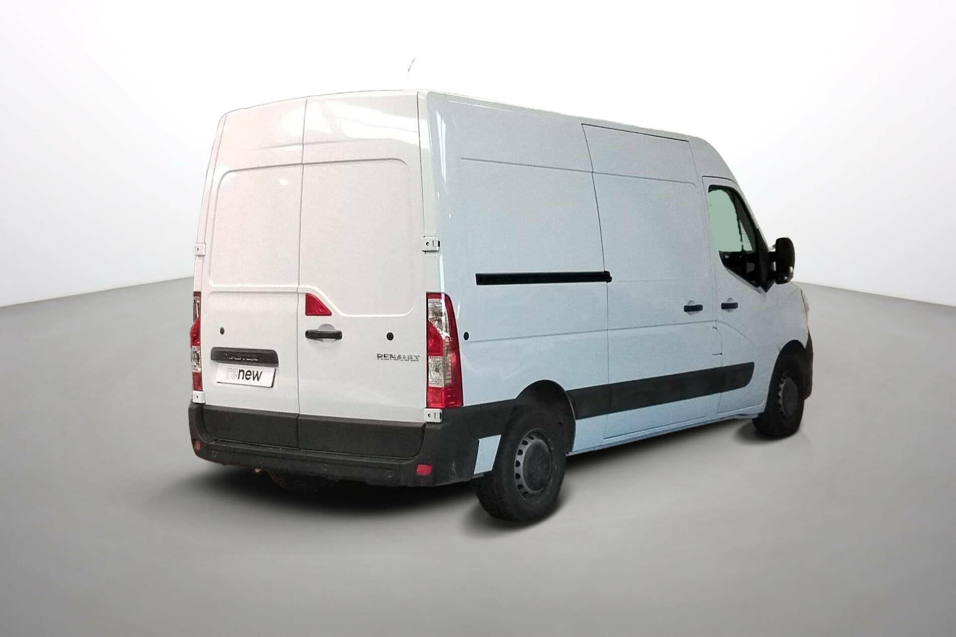 Vente en ligne Renault Master Fourgon MASTER FGN TRAC F3500 L2H2 BLUE DCI 135 au prix de 24 490 €