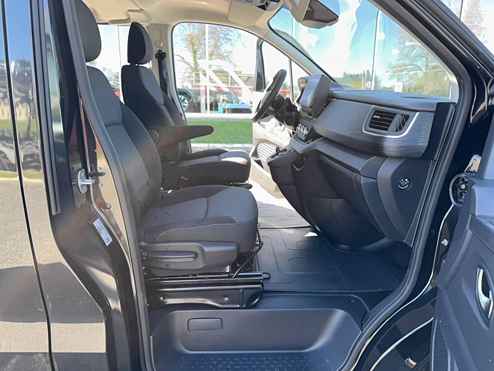 Vente en ligne Renault Trafic Cabine Approfondie TRAFIC CA BLUE DCI 170 L2H1 3T AUTO au prix de 42 990 €