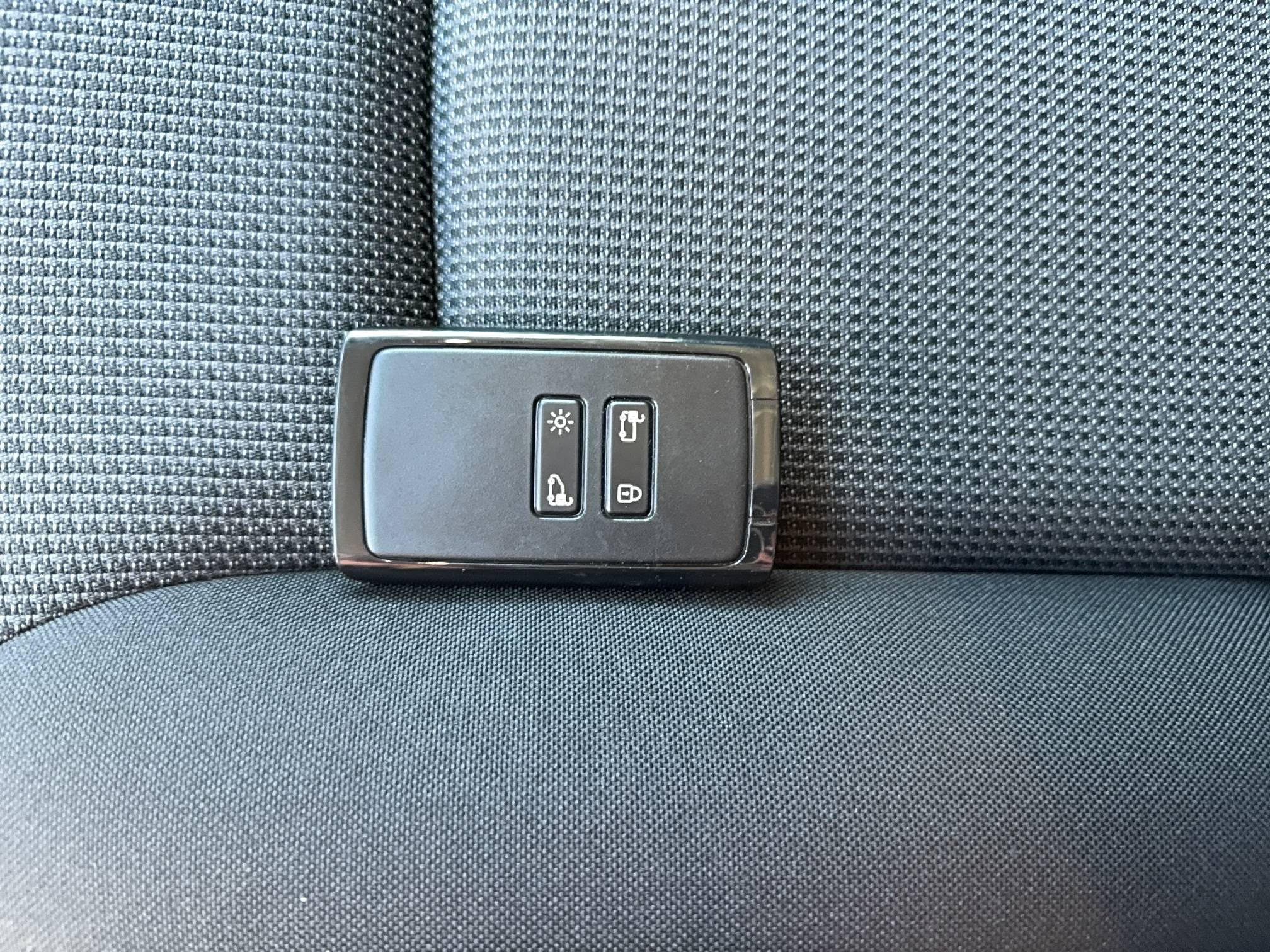 Vente en ligne Renault Trafic Cabine Approfondie TRAFIC CA BLUE DCI 170 L2H1 3T AUTO au prix de 42 990 €