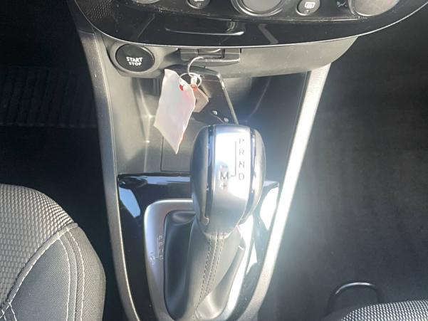 Vente en ligne Renault Clio 4 Clio dCi 90 E6C EDC au prix de 10 490 €