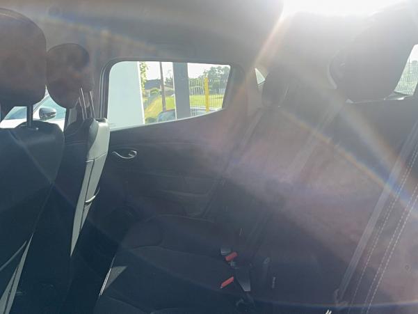 Vente en ligne Renault Clio 4 Clio dCi 90 E6C EDC au prix de 10 490 €