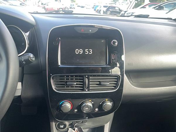 Vente en ligne Renault Clio 4 Clio dCi 90 E6C EDC au prix de 10 490 €