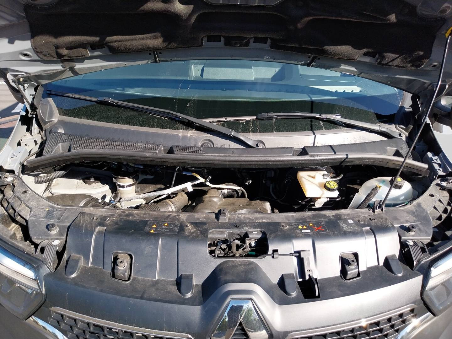 Vente en ligne Renault Master Fourgon MASTER FGN TRAC F3300 L2H2 BLUE DCI 150 au prix de 25 990 €