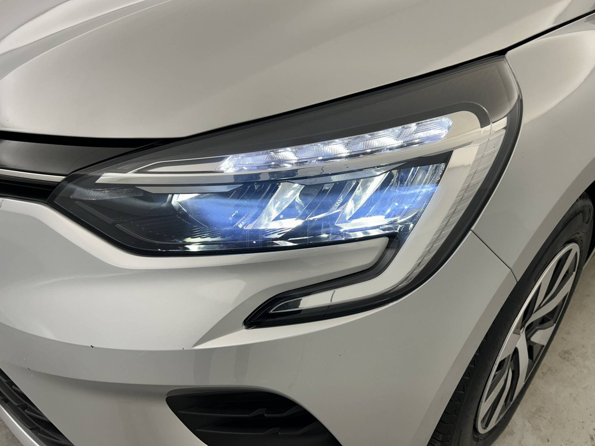 Vente en ligne Renault Clio 5 Clio TCe 90 au prix de 14 620 €