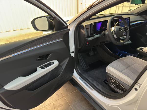 Vente en ligne Renault Scenic E-Tech Scenic E-Tech electrique 220 ch grande autonomie au prix de 48 990 €