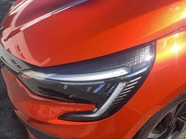 Vente en ligne Renault Clio 5 Clio E-Tech 140 - 21N au prix de 17 990 €