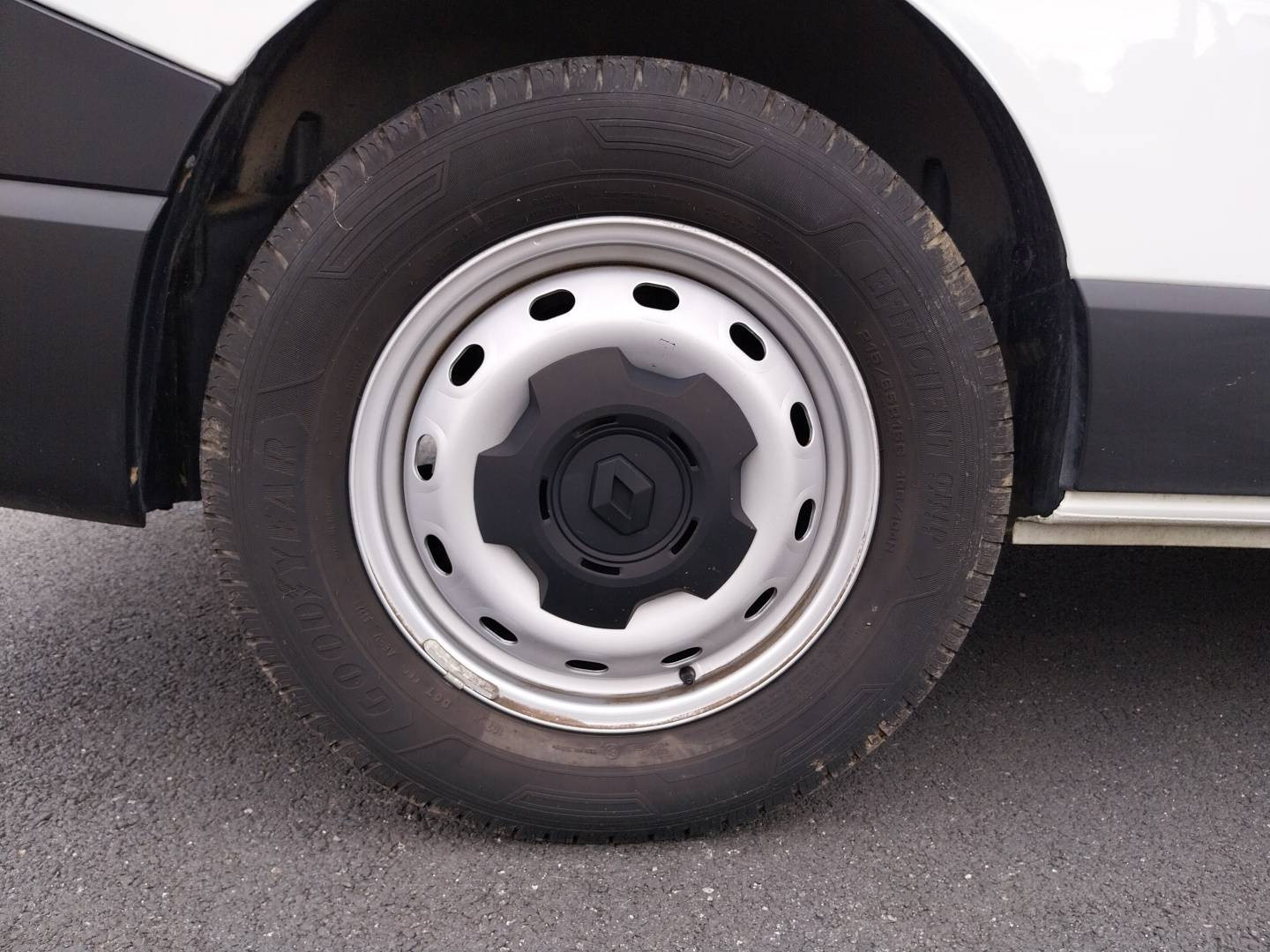 Vente en ligne Renault Trafic 3 Fourgon TRAFIC FGN L2H2 3000 KG BLUE DCI 150 au prix de 23 990 €