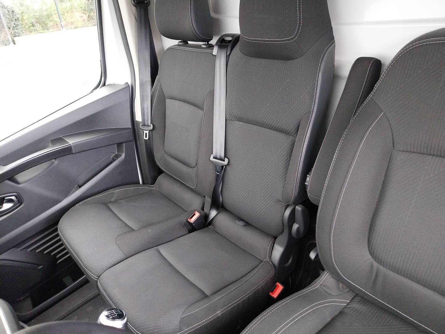 Vente en ligne Renault Trafic 3 Fourgon TRAFIC FGN L2H2 3000 KG BLUE DCI 150 au prix de 23 990 €