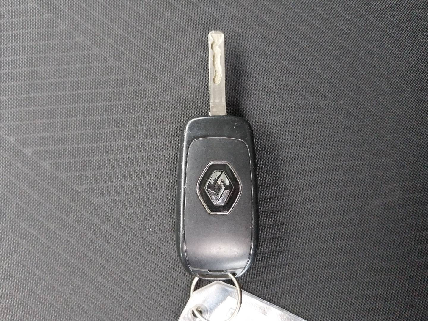 Vente en ligne Renault Trafic 3 Fourgon TRAFIC FGN L2H2 3000 KG BLUE DCI 150 au prix de 23 990 €