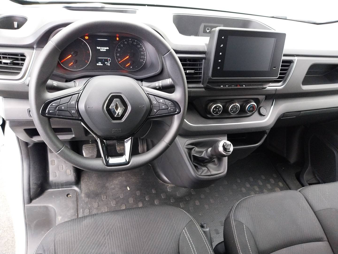 Vente en ligne Renault Trafic 3 Fourgon TRAFIC FGN L2H2 3000 KG BLUE DCI 150 au prix de 23 990 €