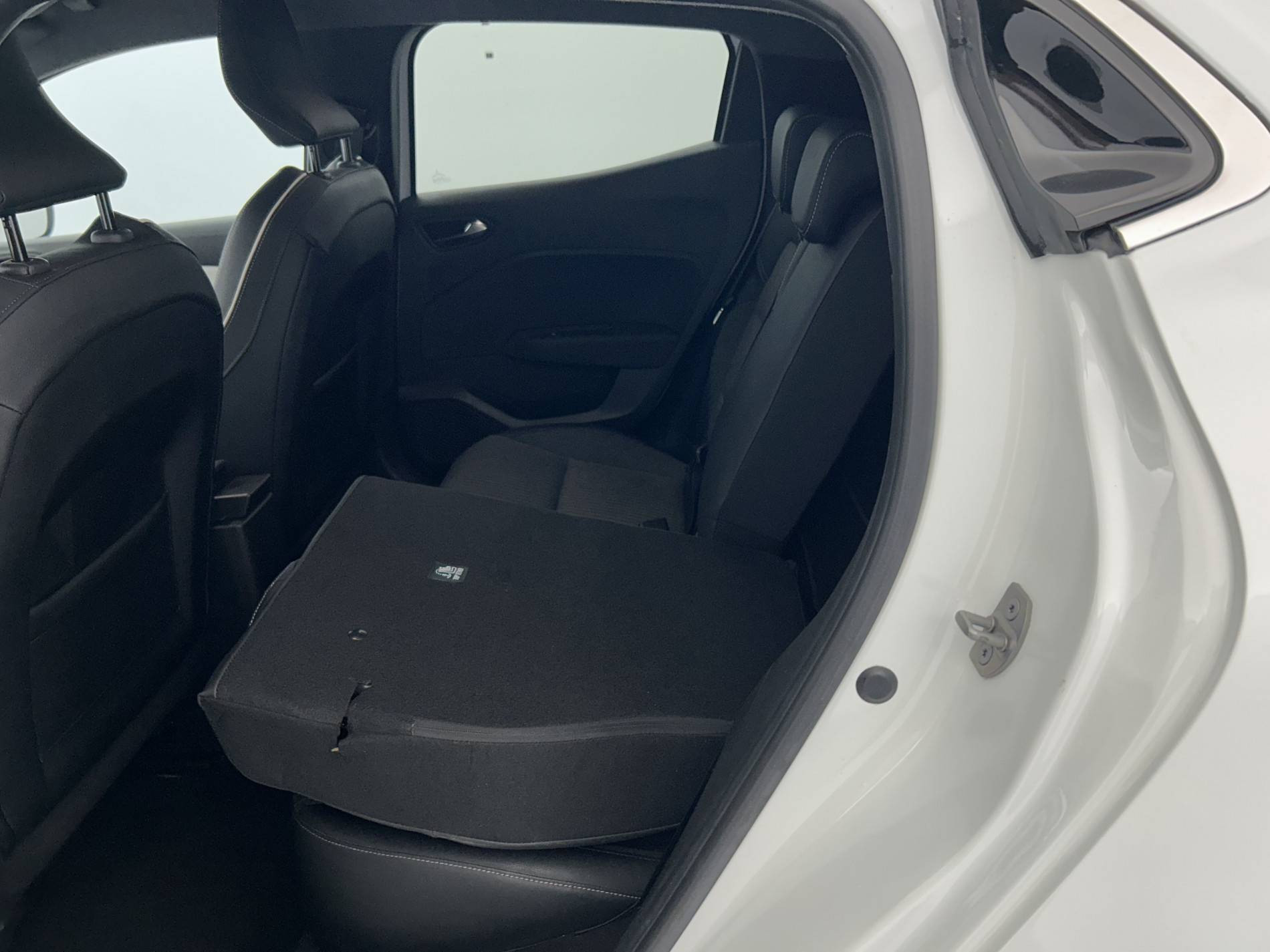 Vente en ligne Renault Clio 5 Clio E-Tech full hybrid 145 au prix de 16 740 €