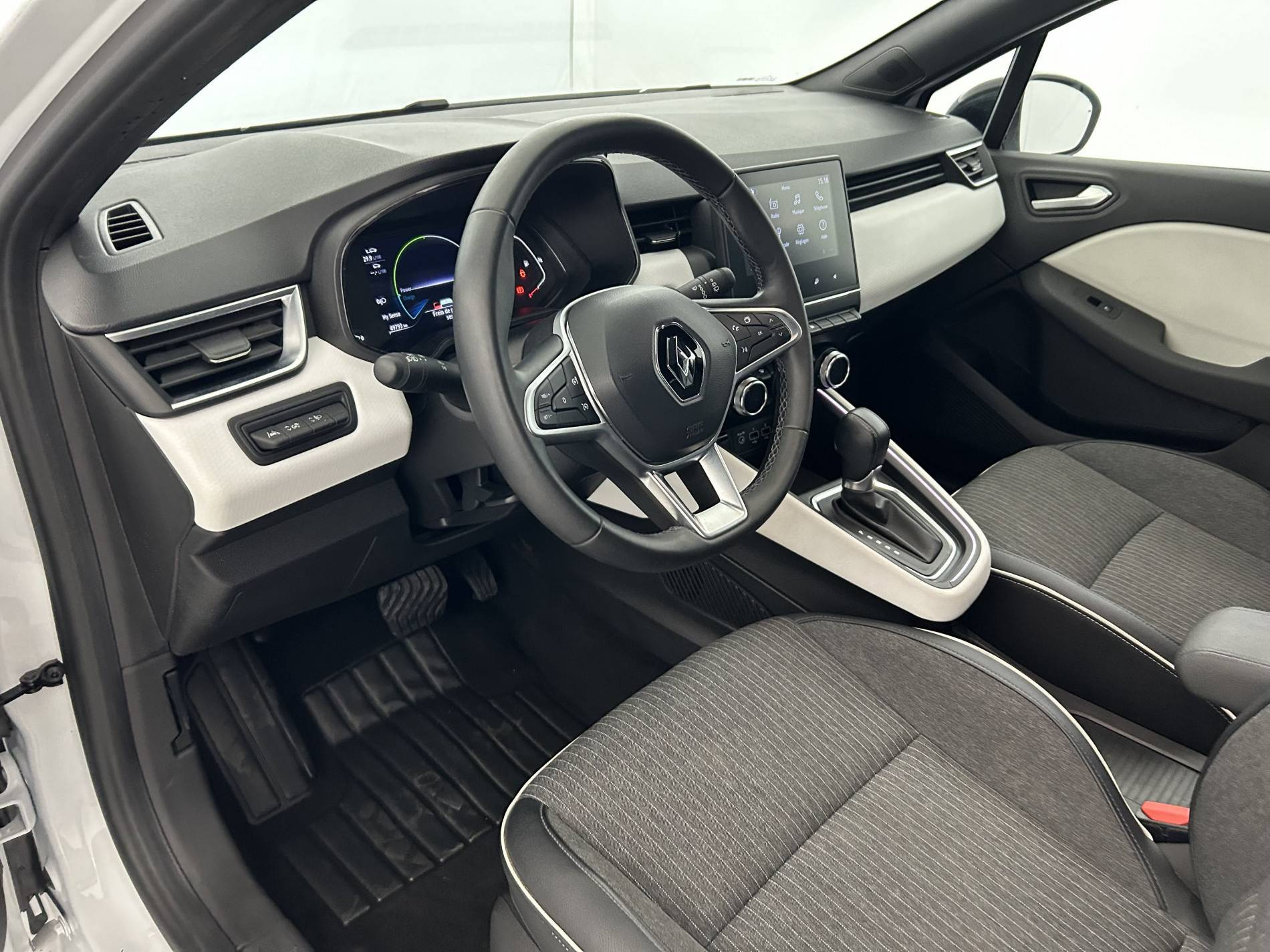 Vente en ligne Renault Clio 5 Clio E-Tech full hybrid 145 au prix de 16 740 €