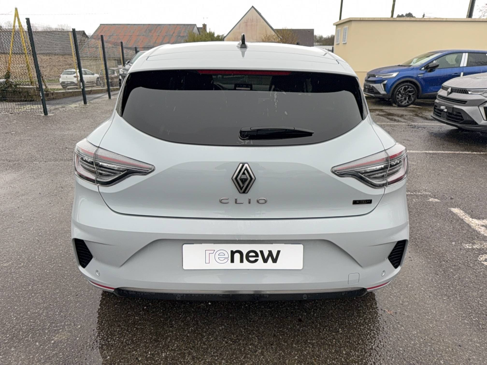 Vente en ligne Renault Clio 5 Clio E-Tech full hybrid 145 au prix de 19 680 €