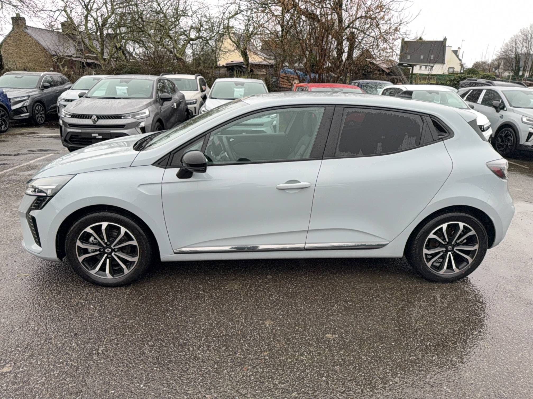 Vente en ligne Renault Clio 5 Clio E-Tech full hybrid 145 au prix de 19 680 €