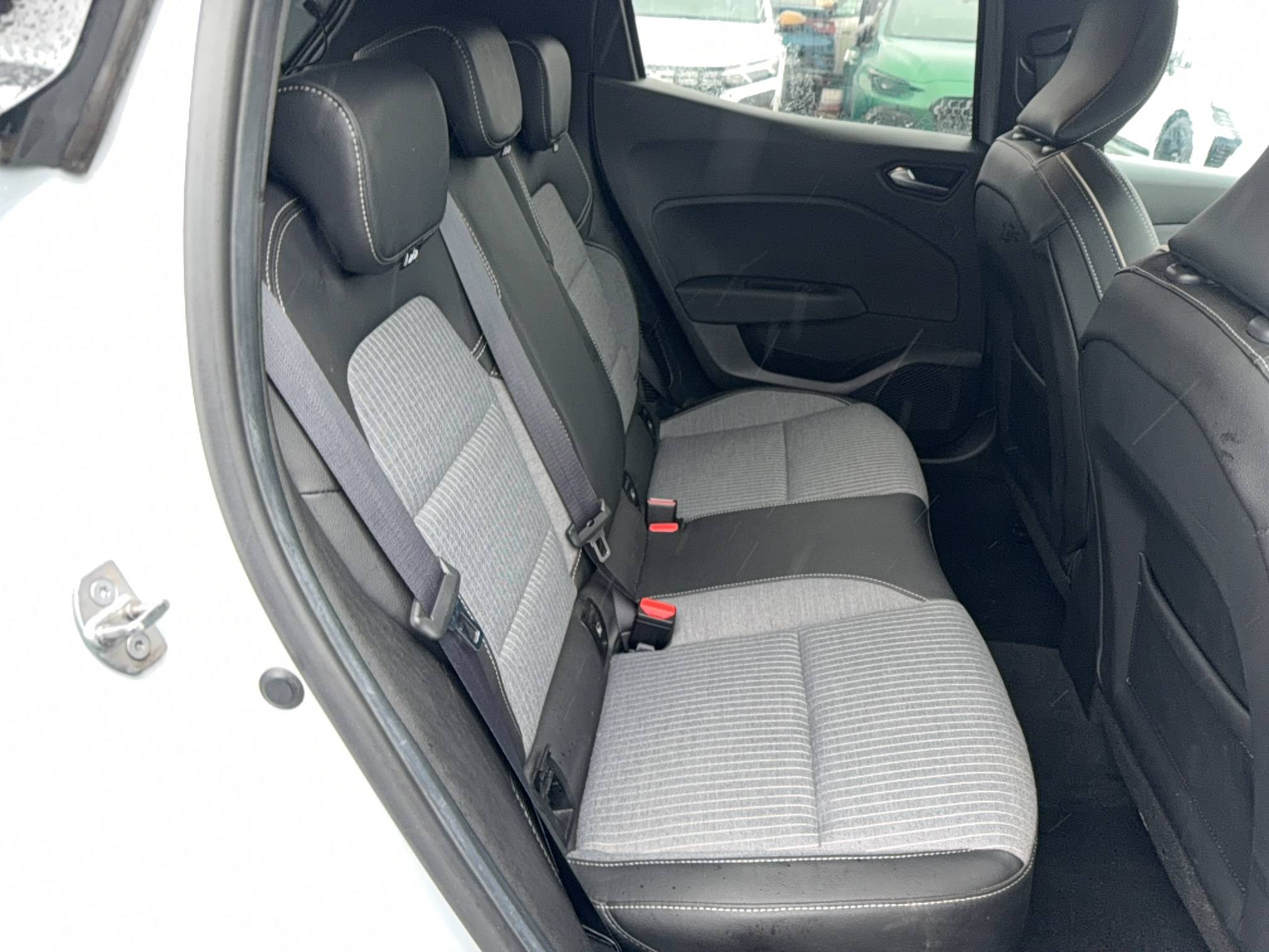 Vente en ligne Renault Clio 5 Clio E-Tech full hybrid 145 au prix de 19 680 €