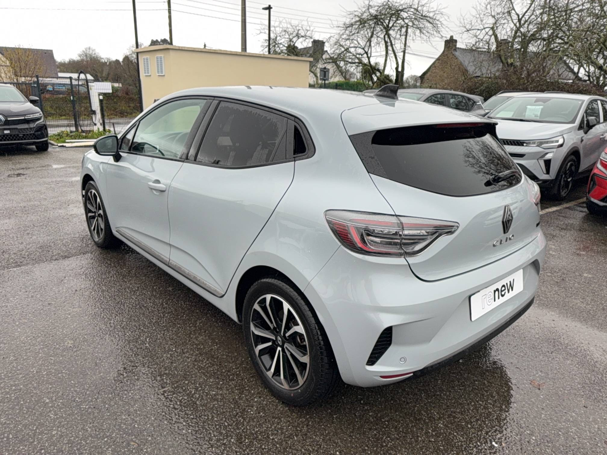 Vente en ligne Renault Clio 5 Clio E-Tech full hybrid 145 au prix de 19 680 €