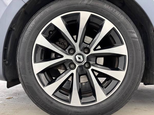 Vente en ligne Renault Clio 5 Clio TCe 100 GPL - 21N au prix de 15 490 €