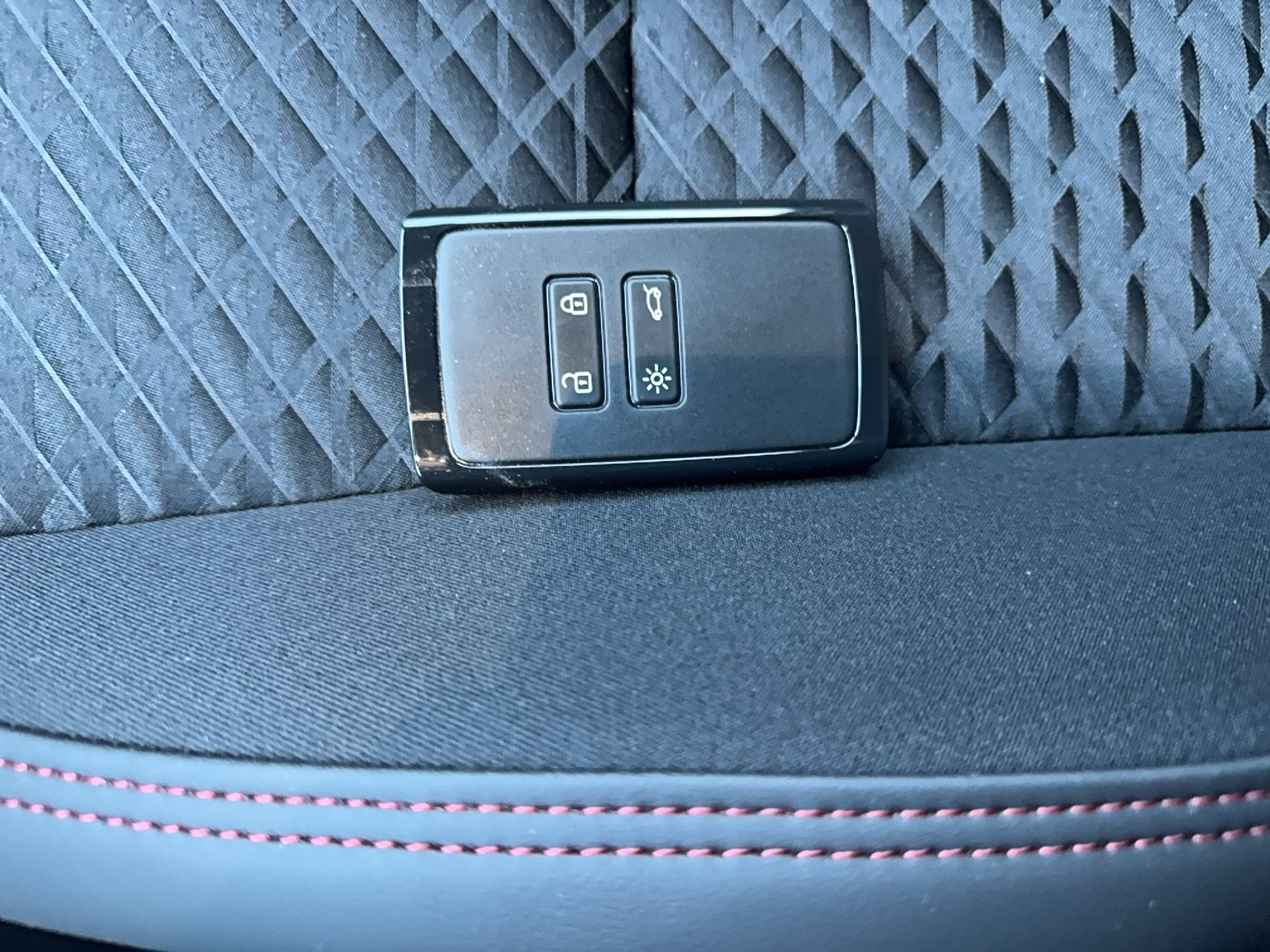 Vente en ligne Renault Clio 6 Clio E-Tech full hybrid 160 ch au prix de 28 200 €