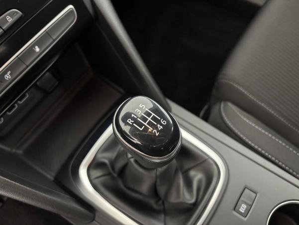 Vente en ligne Renault Megane 4 Mégane IV Berline Blue dCi 115 au prix de 15 990 €