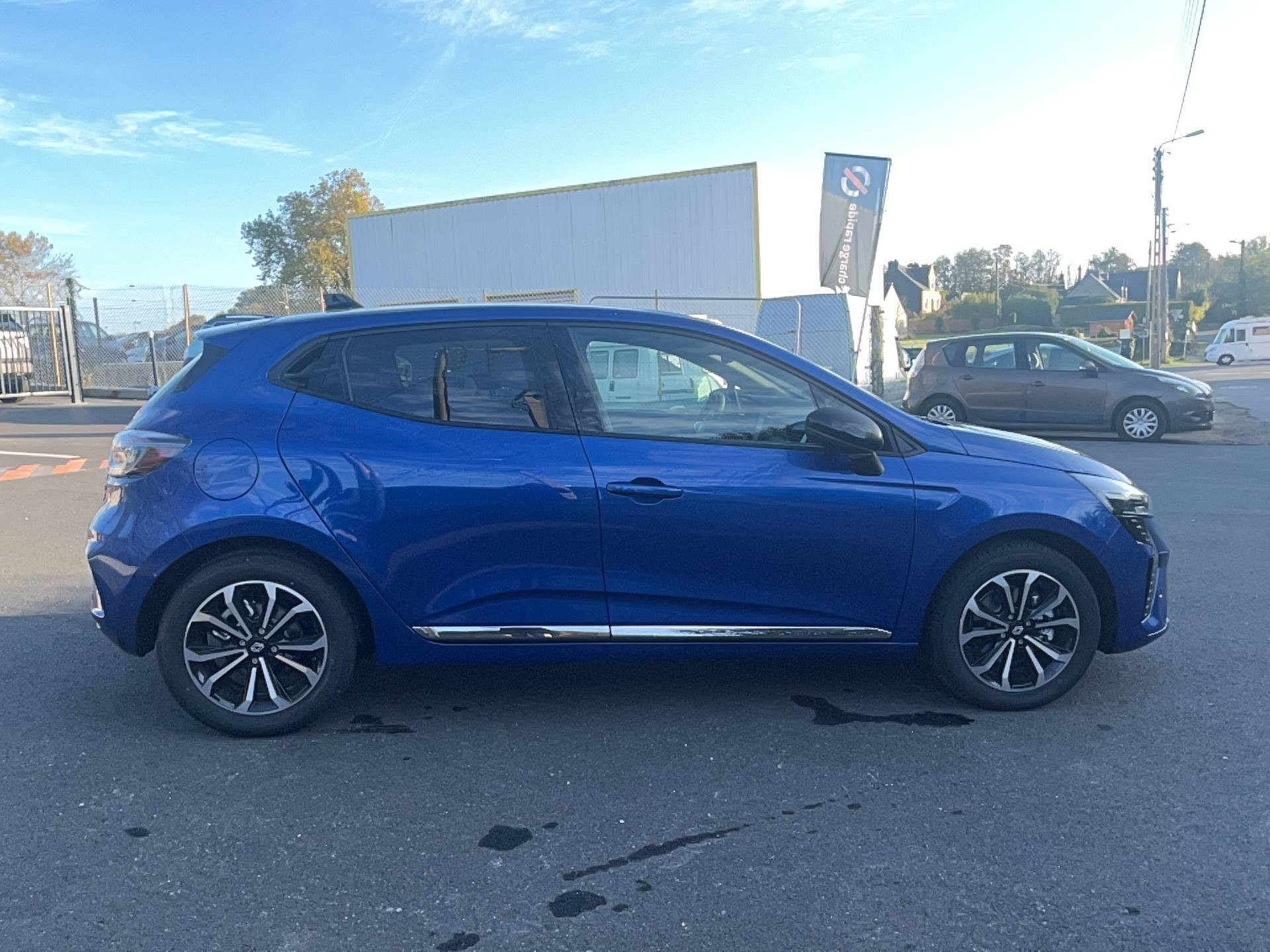 Vente en ligne Renault Clio 5 Clio E-Tech full hybrid 145 ch GSR2 au prix de 27 450 €