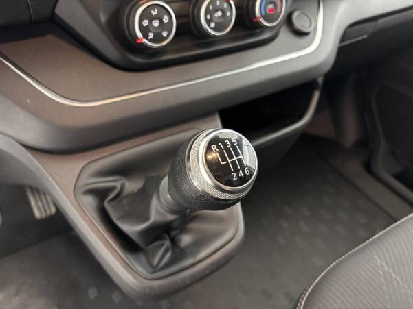 Vente en ligne Renault Trafic 3 Fourgon TRAFIC FGN L1H1 2800 KG BLUE DCI 130 au prix de 20 900 €