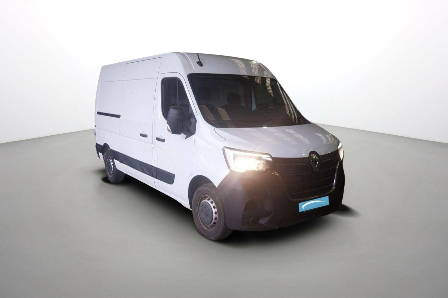 Vente en ligne Renault Master Fourgon MASTER FGN TRAC F3500 L2H2 BLUE DCI 135 au prix de 26 990 €