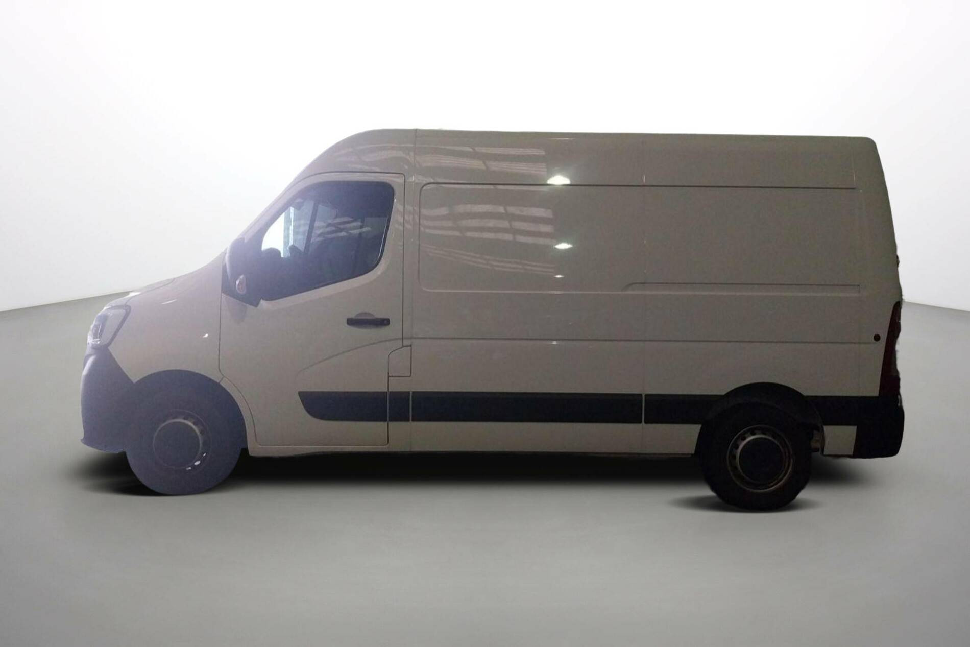 Vente en ligne Renault Master Fourgon MASTER FGN TRAC F3500 L2H2 BLUE DCI 135 au prix de 26 990 €