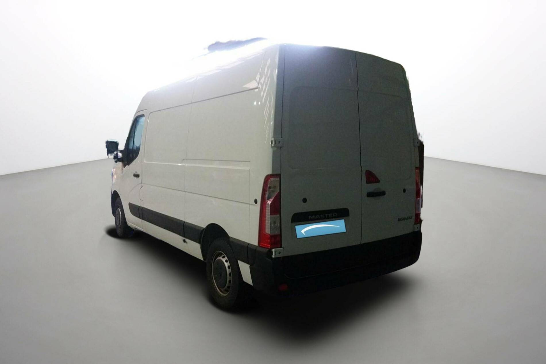Vente en ligne Renault Master Fourgon MASTER FGN TRAC F3500 L2H2 BLUE DCI 135 au prix de 26 990 €
