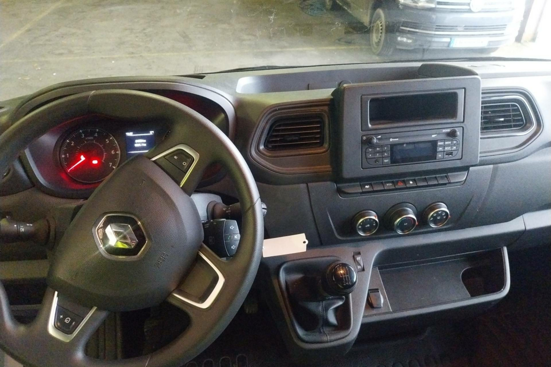 Vente en ligne Renault Master Fourgon MASTER FGN TRAC F3500 L2H2 BLUE DCI 135 au prix de 26 990 €