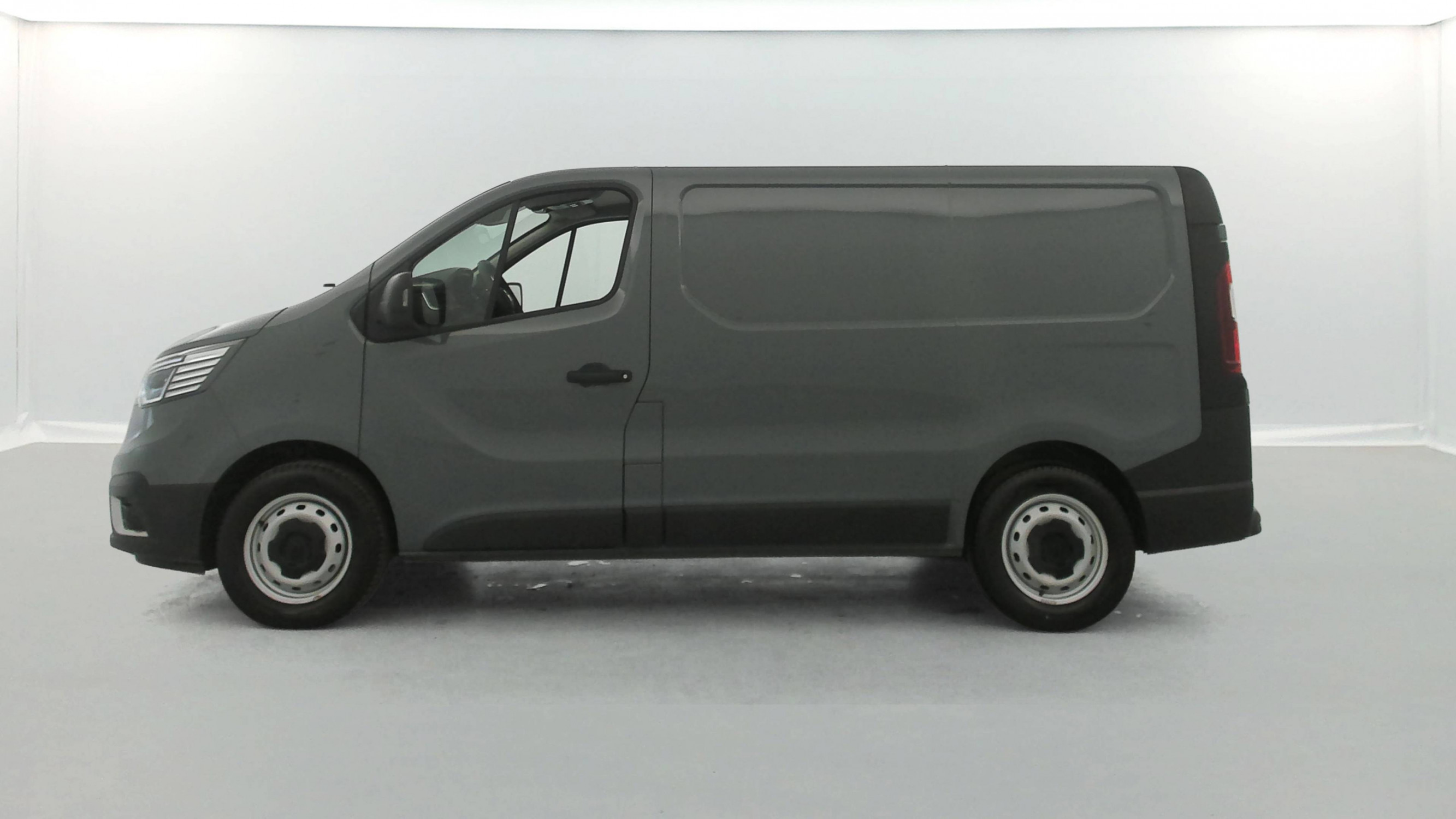 Vente en ligne Renault Trafic 3 Fourgon TRAFIC FGN L1H1 2800 KG BLUE DCI 150 EDC au prix de 27 990 €