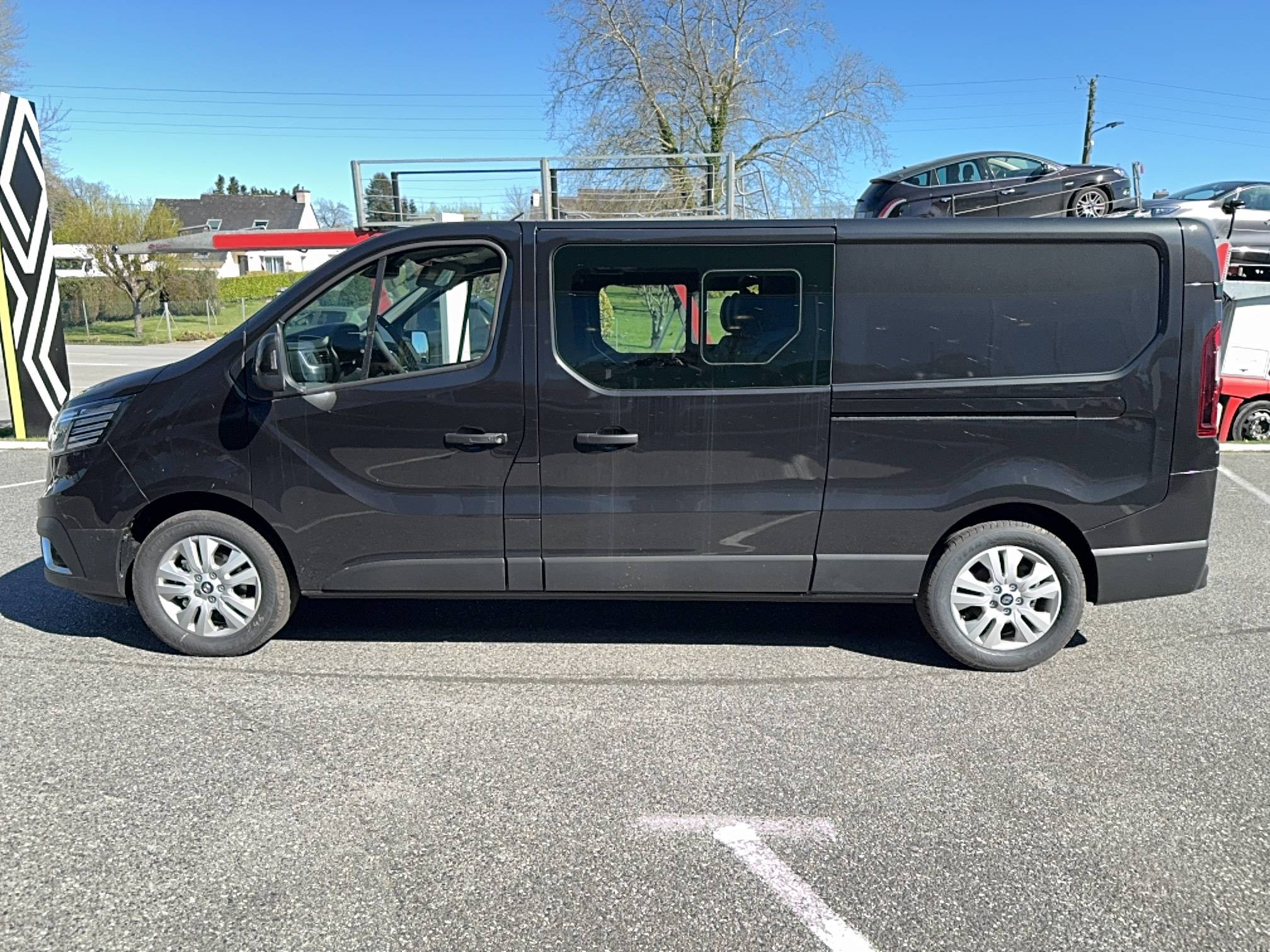 Vente en ligne Renault Trafic Cabine Approfondie TRAFIC CA BLUE DCI 170 L2H1 3T AUTO au prix de 42 990 €