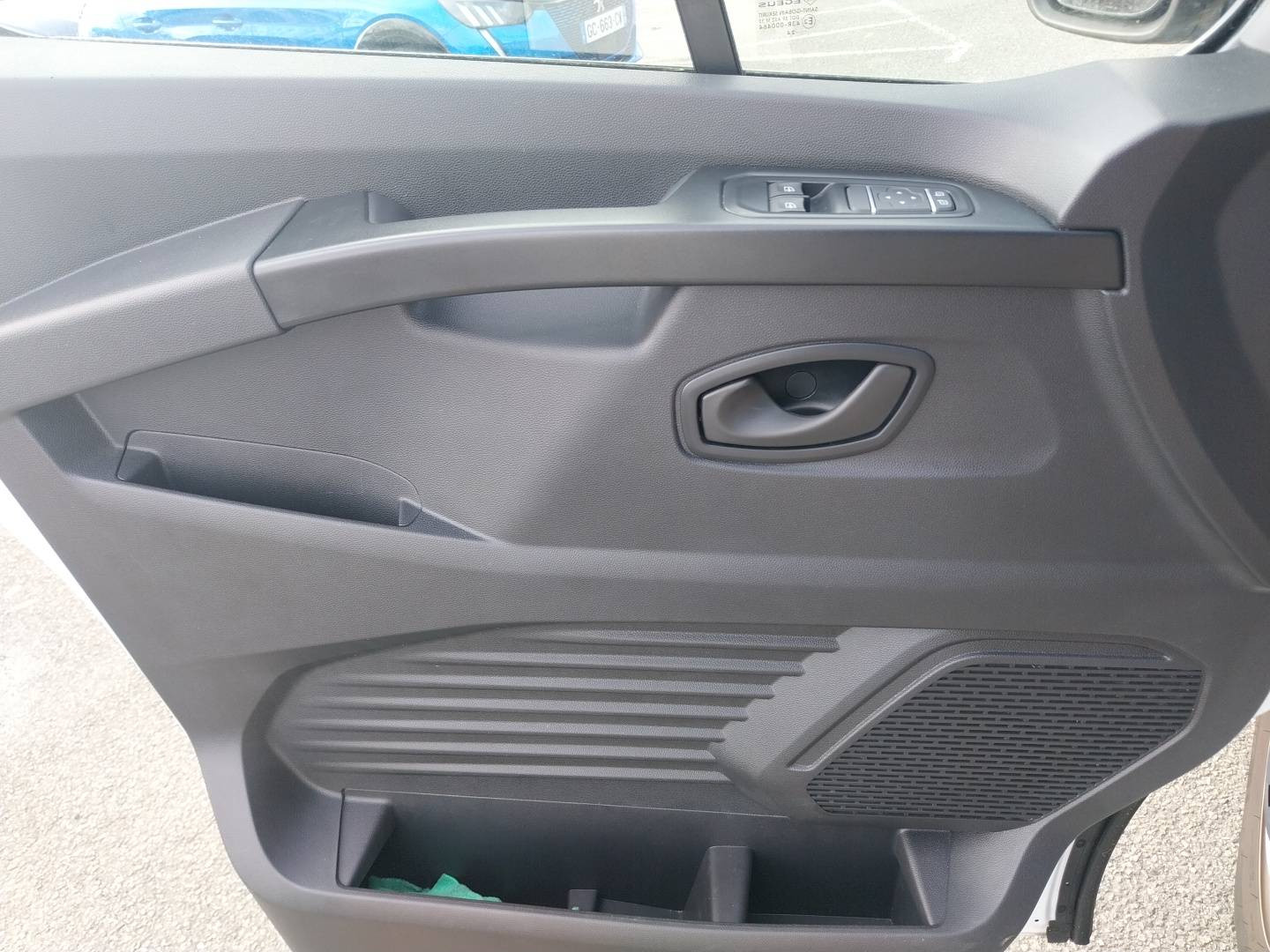 Vente en ligne Renault Trafic 3 Fourgon TRAFIC FGN L1H1 3000 KG BLUE DCI 130 au prix de 25 790 €