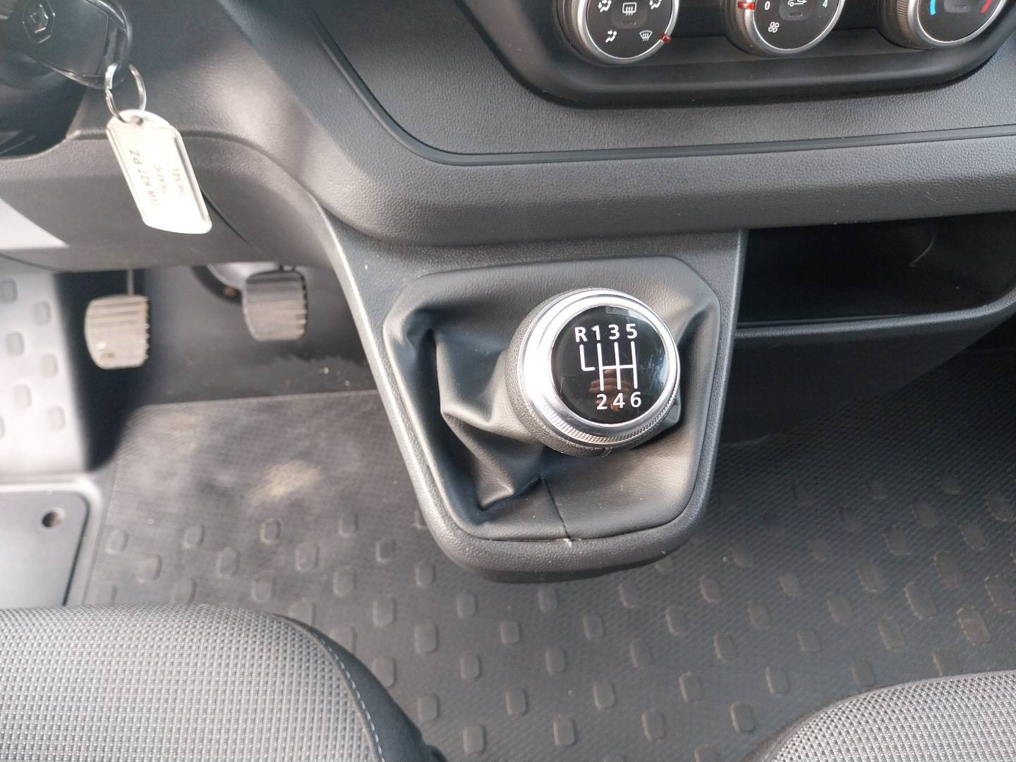 Vente en ligne Renault Trafic 3 Fourgon TRAFIC FGN L1H1 3000 KG BLUE DCI 130 au prix de 25 790 €