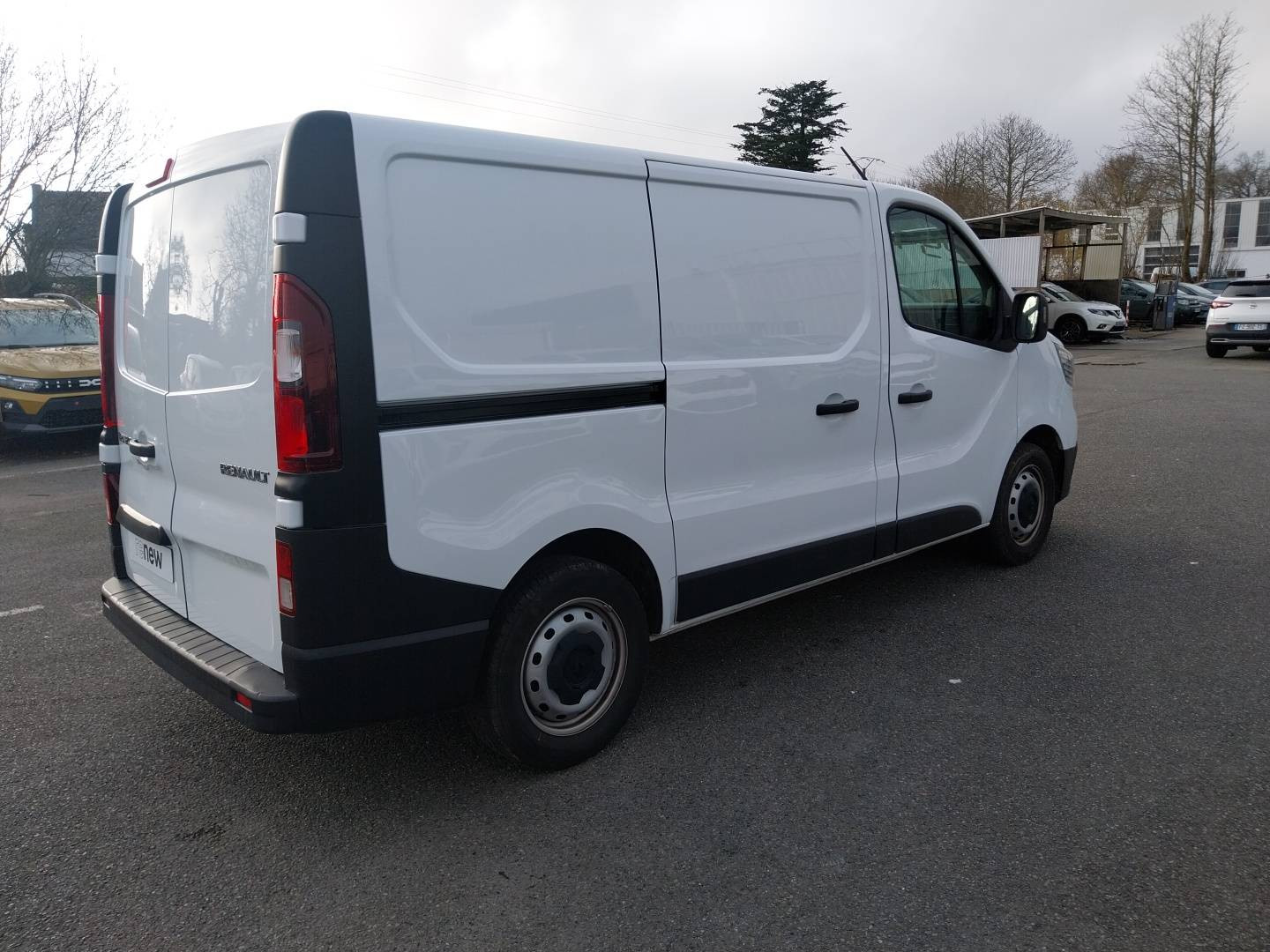Vente en ligne Renault Trafic 3 Fourgon TRAFIC FGN L1H1 3000 KG BLUE DCI 130 au prix de 25 790 €