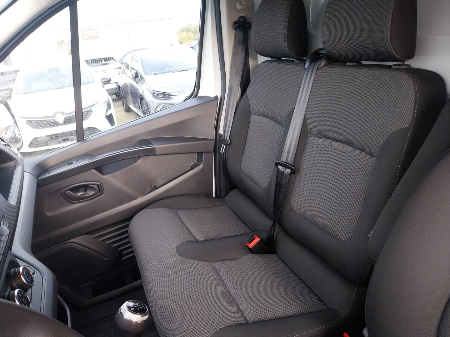 Vente en ligne Renault Trafic 3 Fourgon TRAFIC FGN L1H1 3000 KG BLUE DCI 130 au prix de 25 790 €