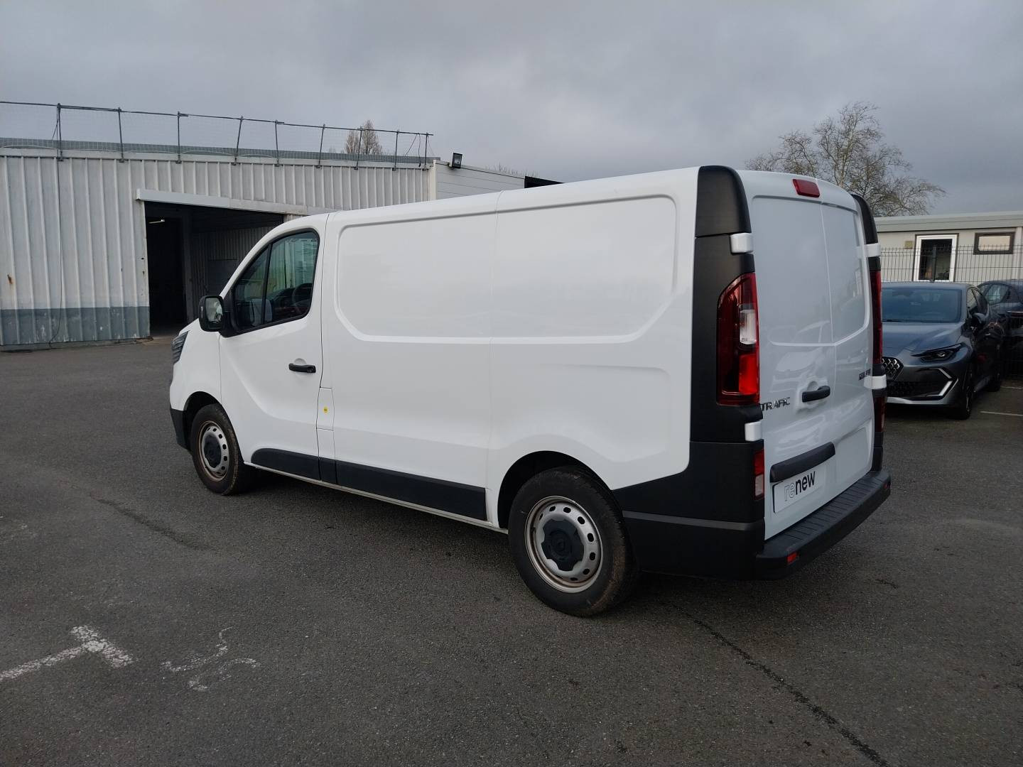 Vente en ligne Renault Trafic 3 Fourgon TRAFIC FGN L1H1 3000 KG BLUE DCI 130 au prix de 25 790 €
