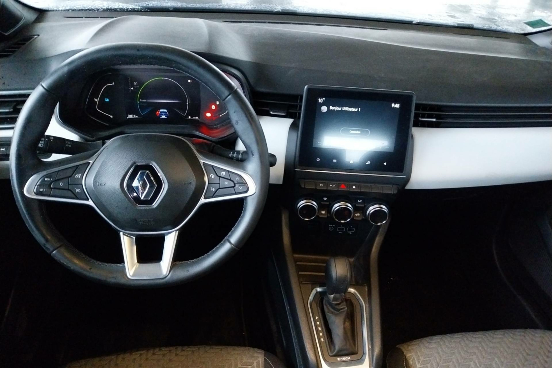 Vente en ligne Renault Clio 5 Clio E-Tech 140 - 21N au prix de 16 790 €