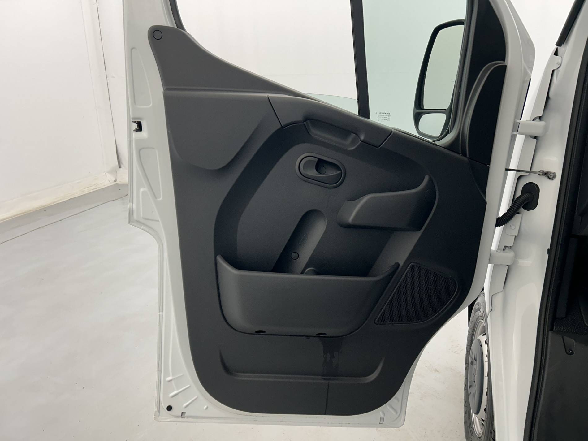 Vente en ligne Renault Master Fourgon MASTER FGN TRAC F3500 L2H2 BLUE DCI 135 au prix de 26 490 €