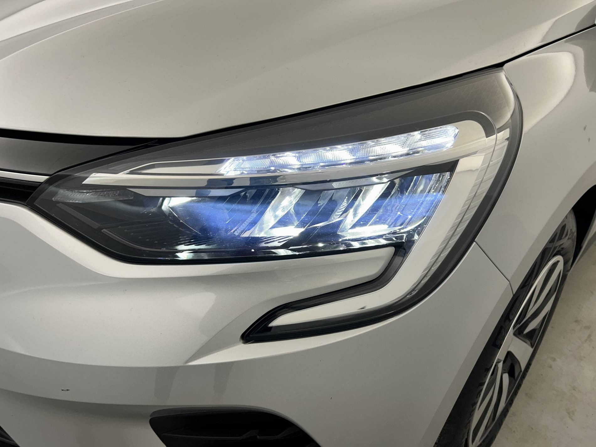 Vente en ligne Renault Clio 5 Clio TCe 90 au prix de 13 890 €