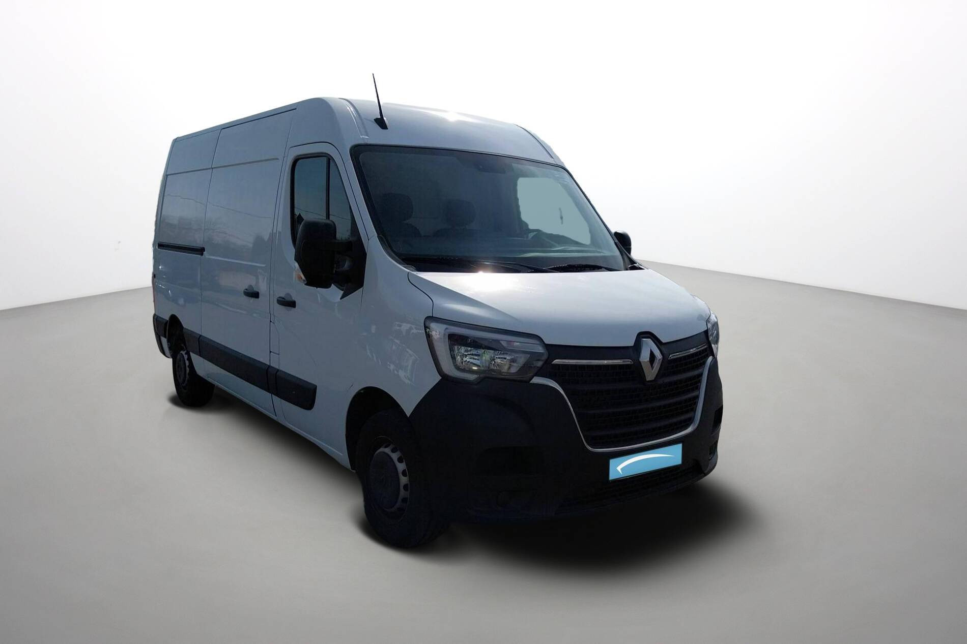 Vente en ligne Renault Master Fourgon MASTER FGN TRAC F3500 L2H2 BLUE DCI 135 au prix de 26 990 €