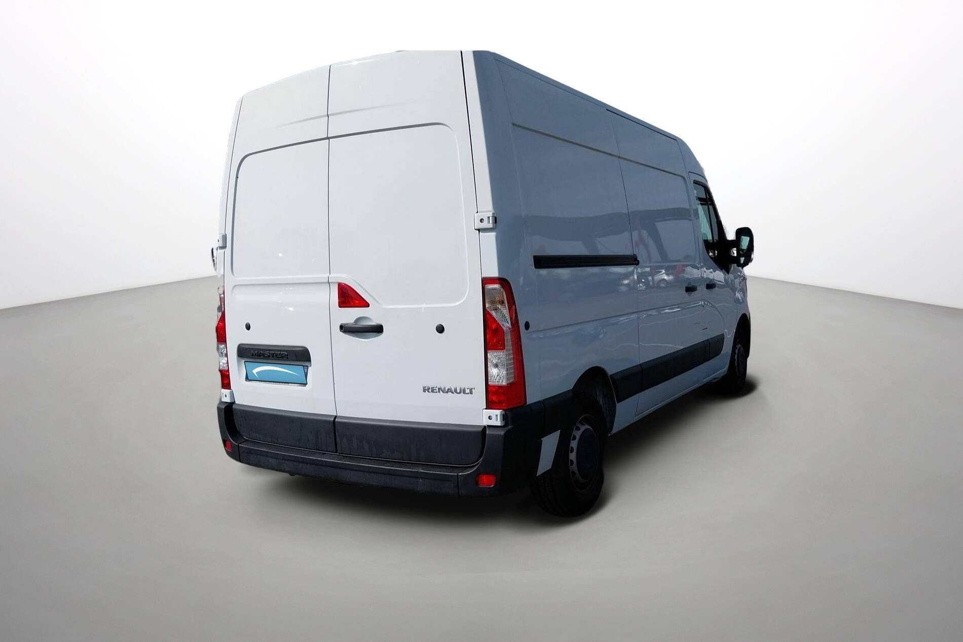 Vente en ligne Renault Master Fourgon MASTER FGN TRAC F3500 L2H2 BLUE DCI 135 au prix de 26 990 €
