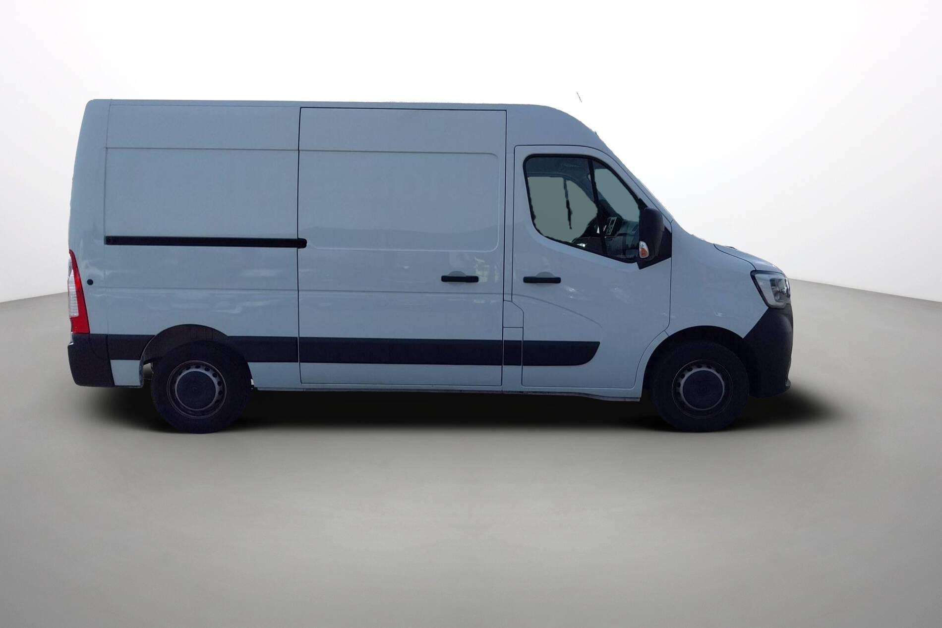 Vente en ligne Renault Master Fourgon MASTER FGN TRAC F3500 L2H2 BLUE DCI 135 au prix de 26 990 €