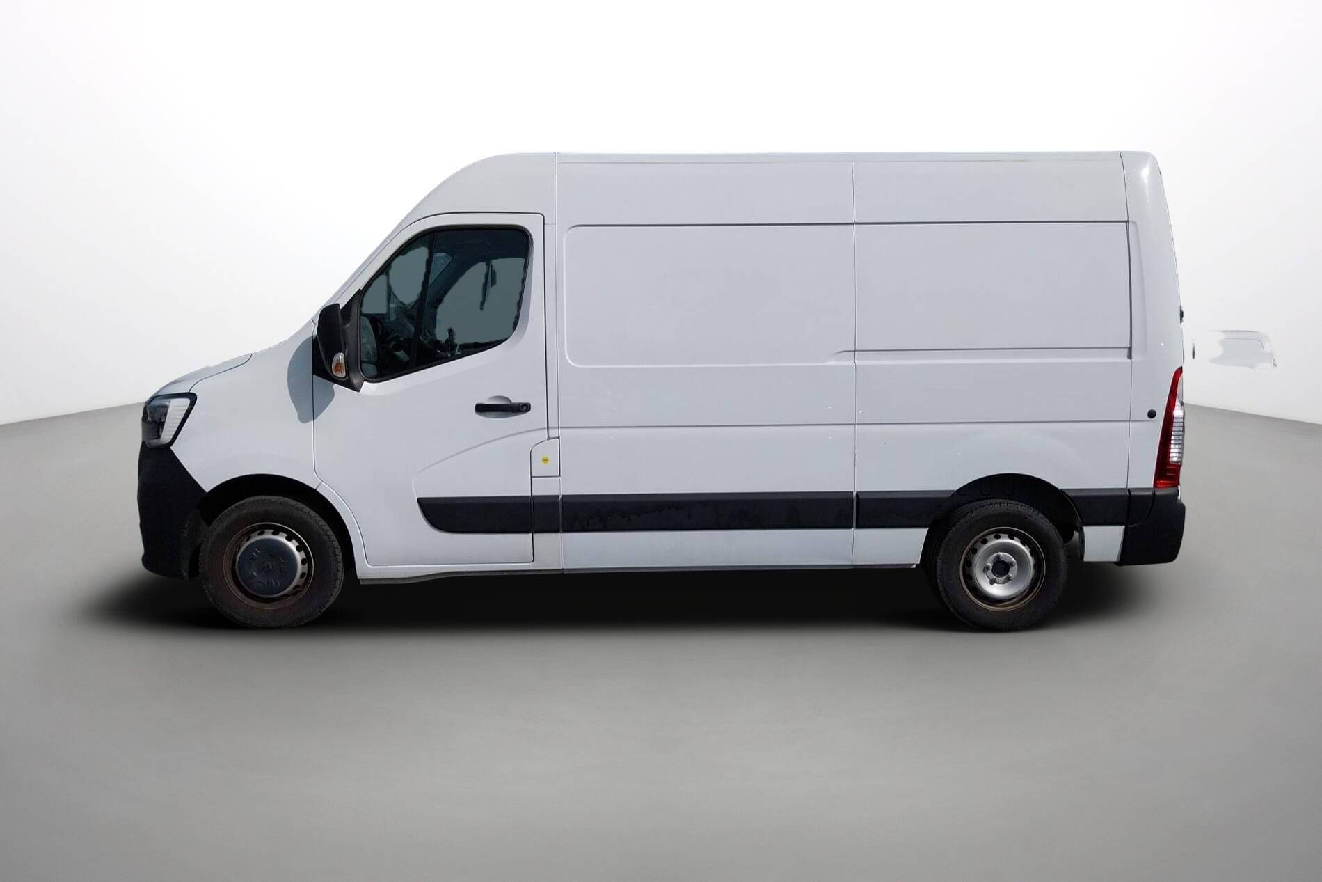 Vente en ligne Renault Master Fourgon MASTER FGN TRAC F3500 L2H2 BLUE DCI 135 au prix de 26 990 €