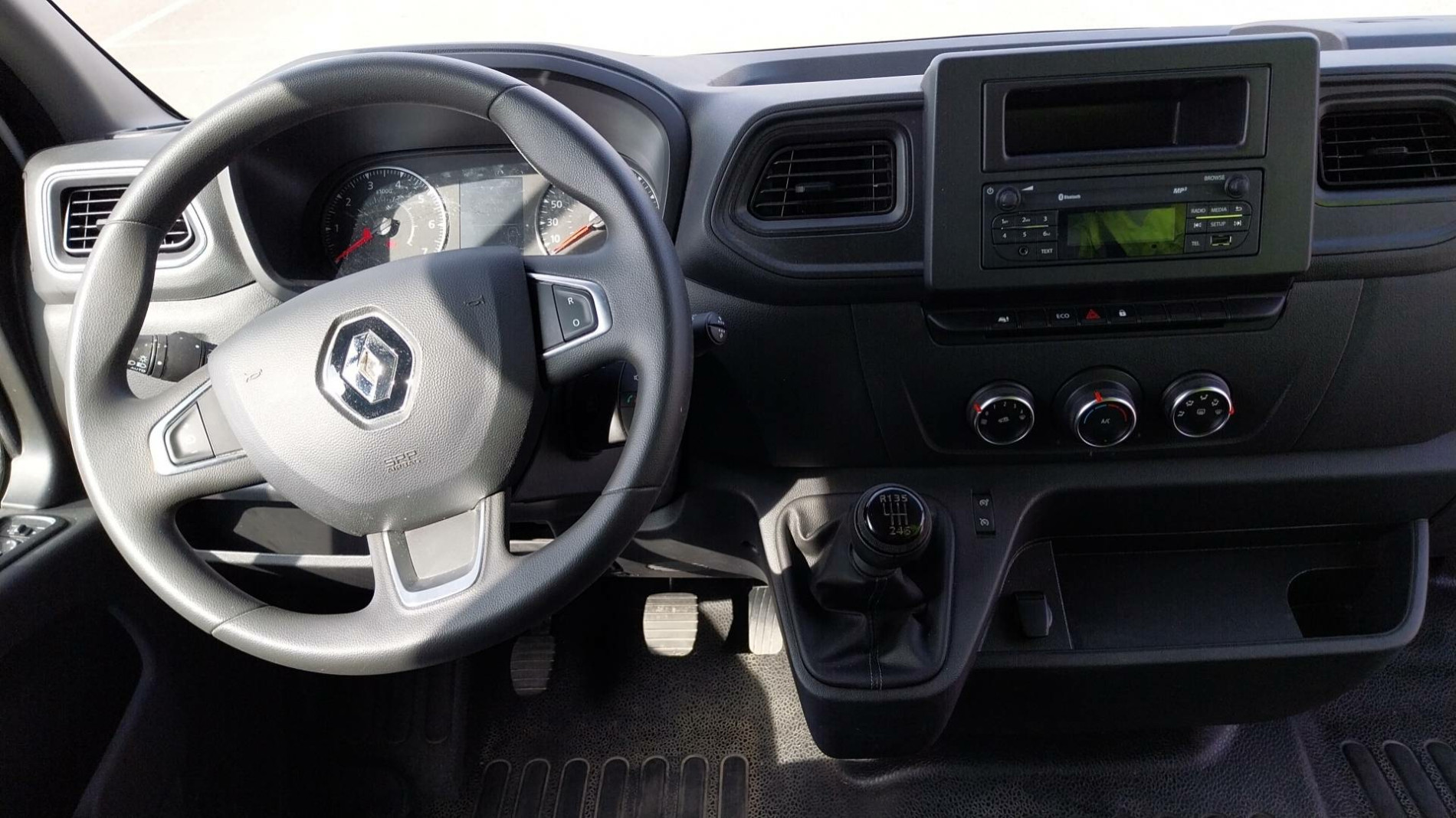 Vente en ligne Renault Master Fourgon MASTER FGN TRAC F3500 L2H2 BLUE DCI 135 au prix de 26 990 €