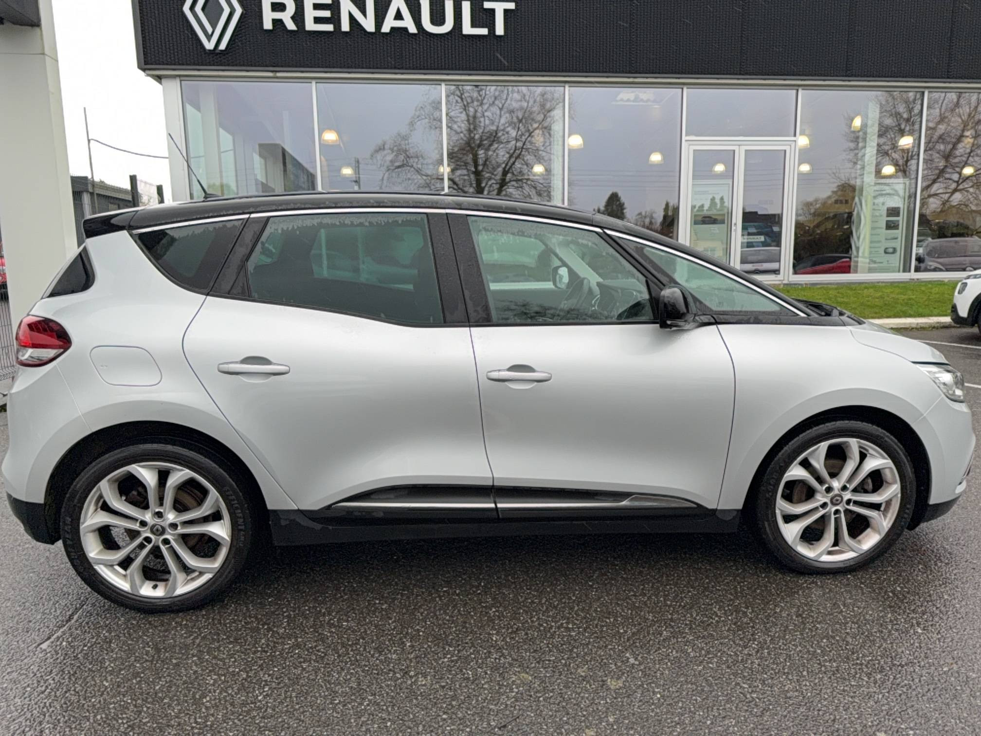 Vente en ligne Renault Scenic 4 Scenic Blue dCi 120 EDC au prix de 17 470 €