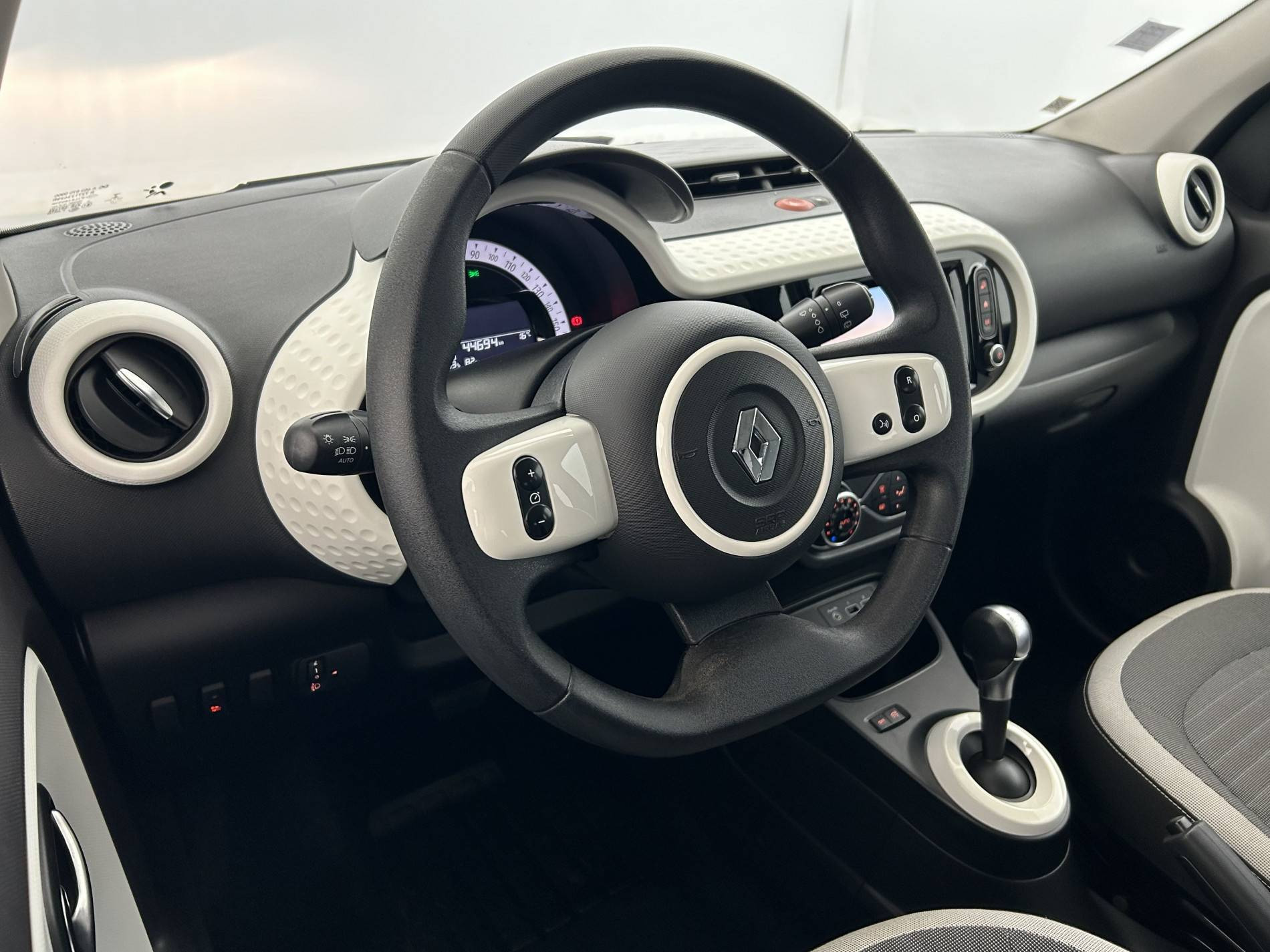 Vente en ligne Renault Twingo Electrique Twingo III E-Tech au prix de 10 450 €