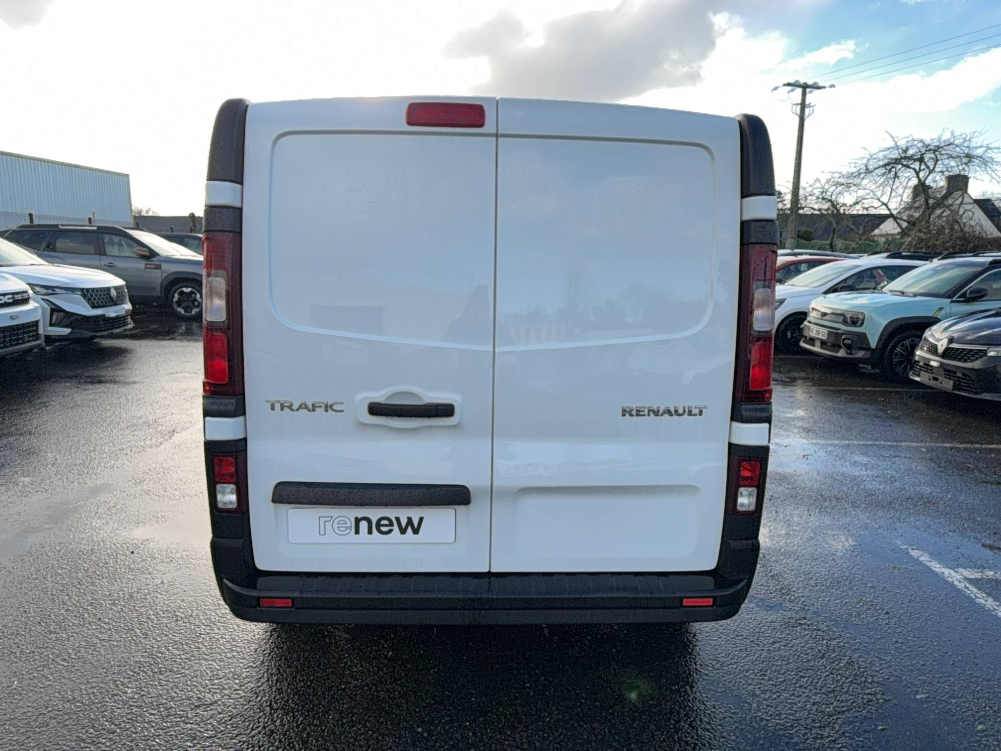 Vente en ligne Renault Trafic 3 Fourgon TRAFIC FGN L1H1 3000 KG BLUE DCI 130 au prix de 25 790 €