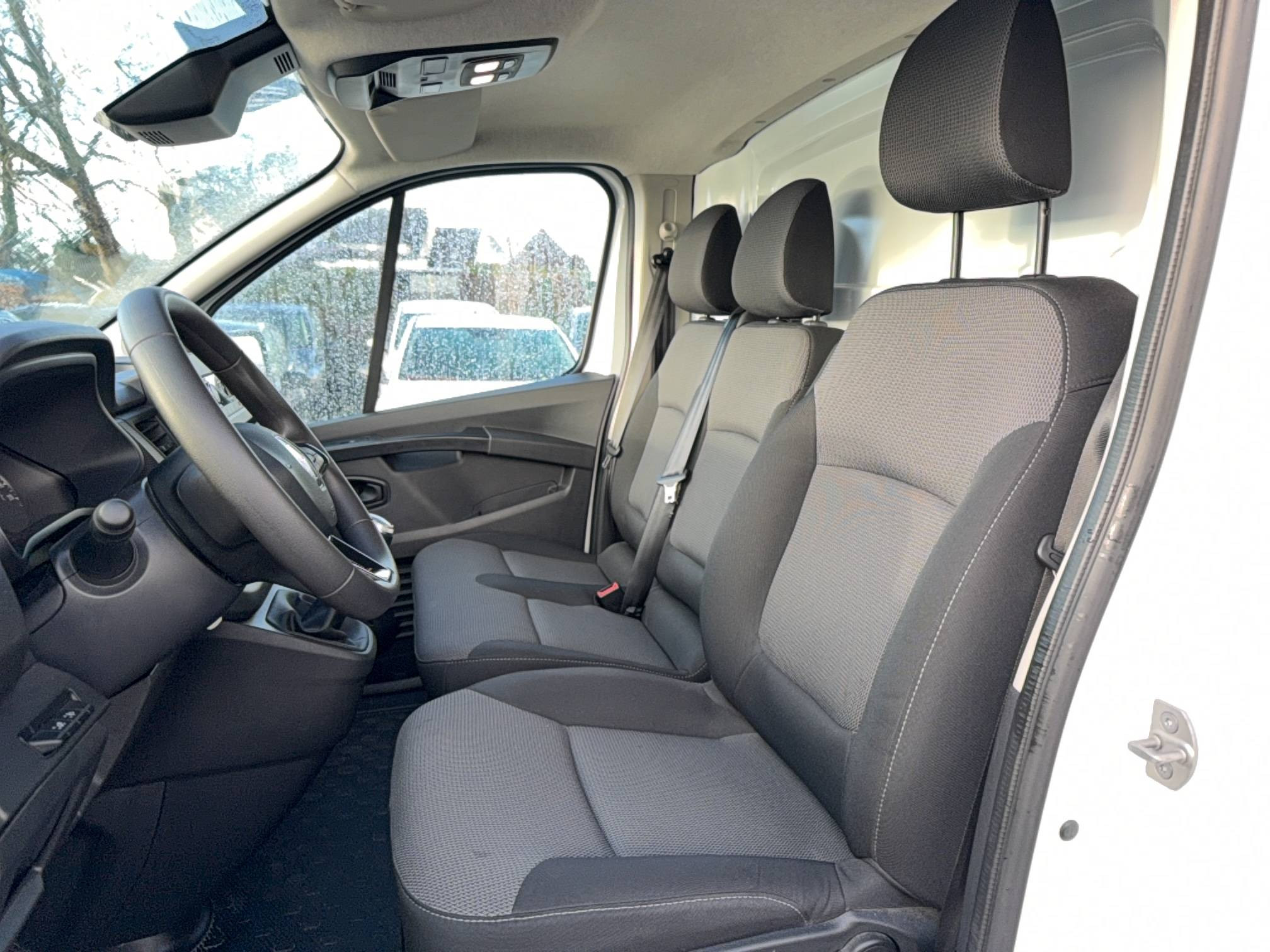 Vente en ligne Renault Trafic 3 Fourgon TRAFIC FGN L1H1 3000 KG BLUE DCI 130 au prix de 25 790 €