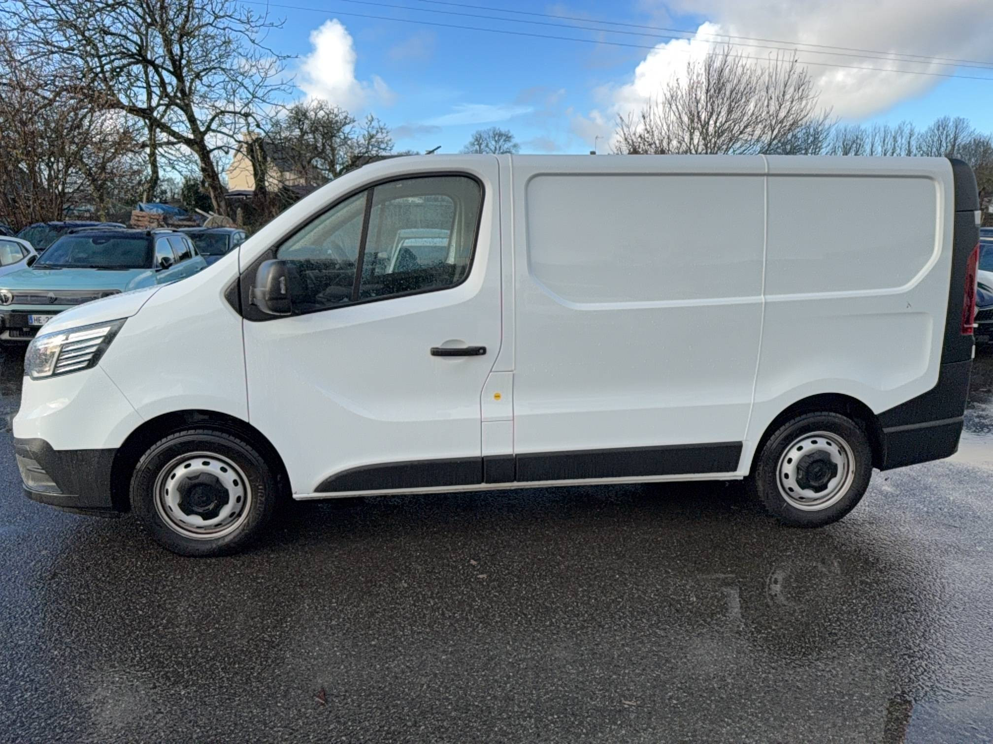 Vente en ligne Renault Trafic 3 Fourgon TRAFIC FGN L1H1 3000 KG BLUE DCI 130 au prix de 25 790 €