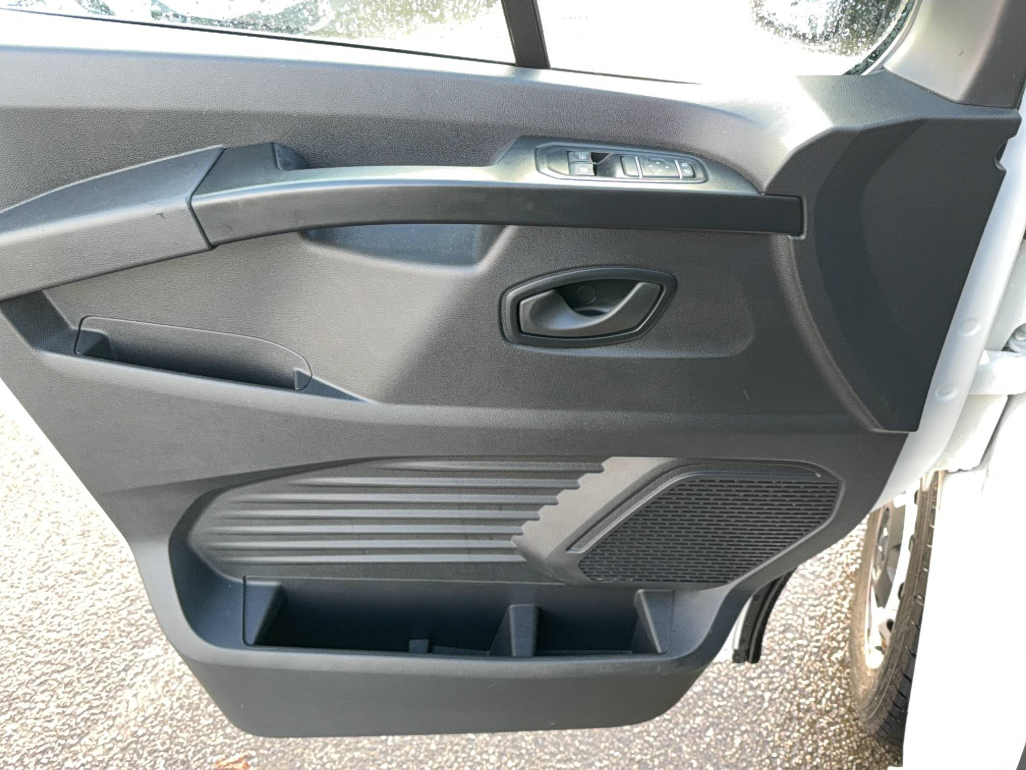 Vente en ligne Renault Trafic 3 Fourgon TRAFIC FGN L1H1 3000 KG BLUE DCI 130 au prix de 25 790 €